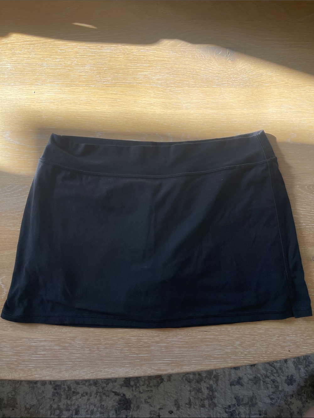 Aritzia Black Mini Skirt - Sporty Straight Silhouette